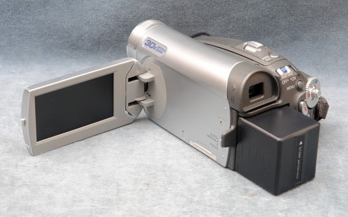 PANASONIC MINIDV CAMCORDER PV-GS39 W/NEW KASTAR OVERSIZE BATT, CHGR, TAPE & CASE - Picture 4 of 4