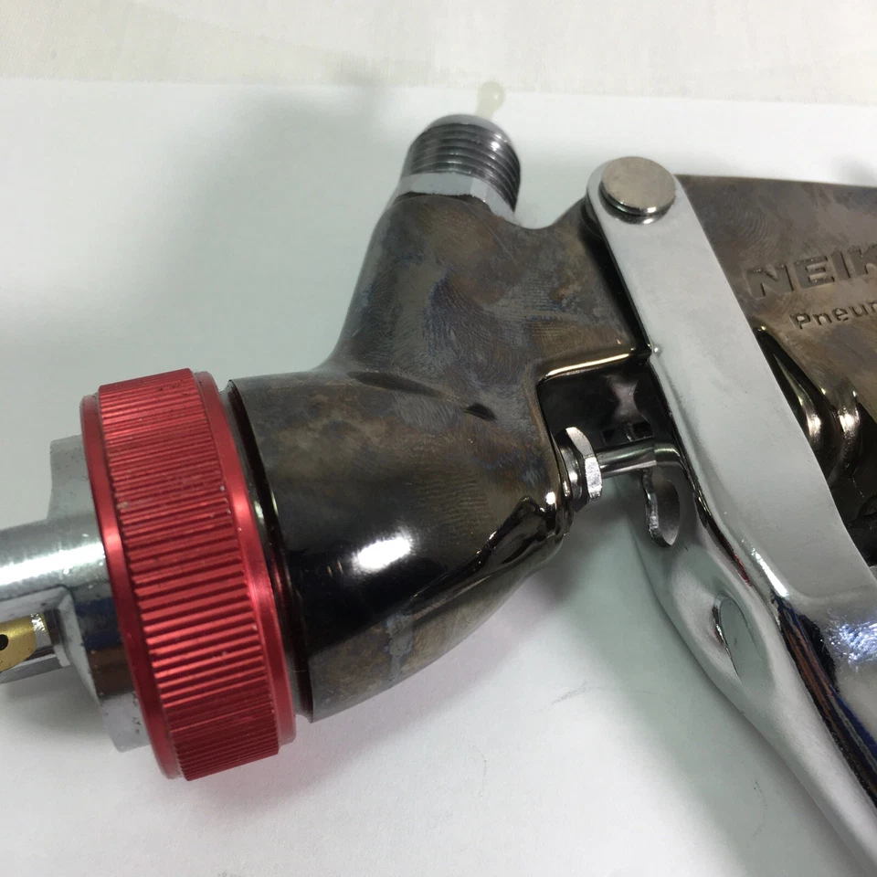 Pistola de pintura pulverizadora neumática Neiko HVLP alimentación por gravedad 600cc taza 30 a 40 PSI Foto 2 de 4