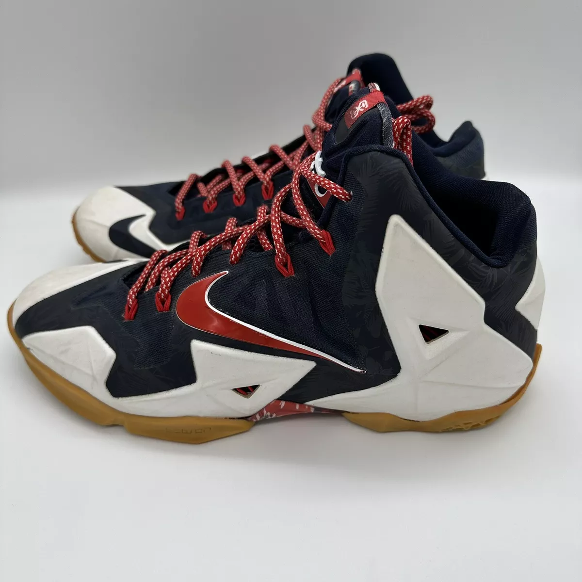 Lebron james store 11 sneakers
