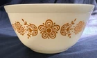 Pyrex Butterfly Gold 1.5 quart mixing bowl, 402, 7.25" diameter
