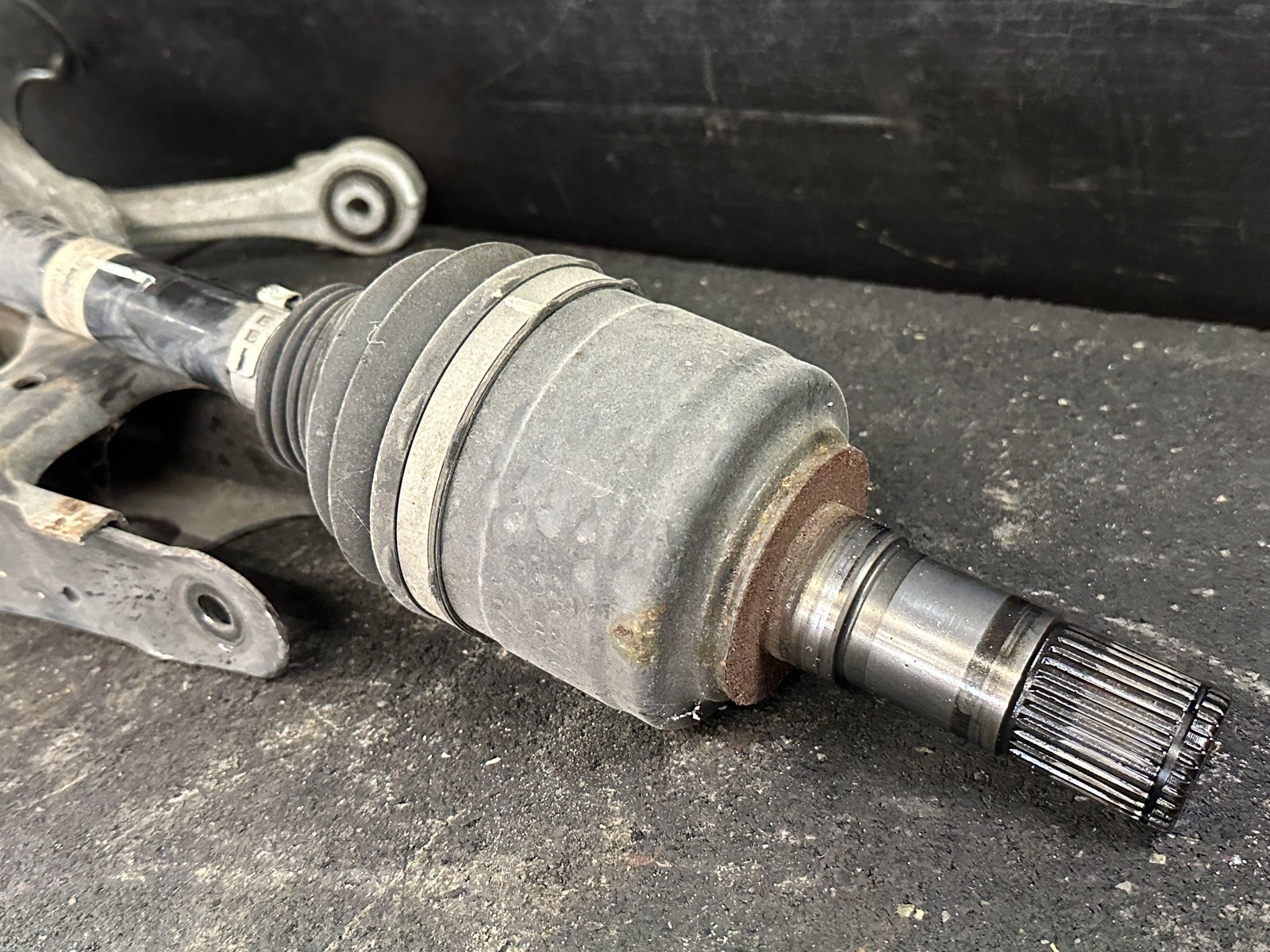 14-17 MASERATI GHIBLI REAR DRIVER LEFT KNEE SPINDLE KNUCKLE AXLE STUB HUB
