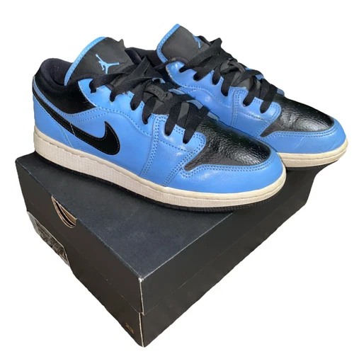 NIKE AIR JORDAN 1 LOW (GS 6.5) UNIVERSITARIA BLU NERO