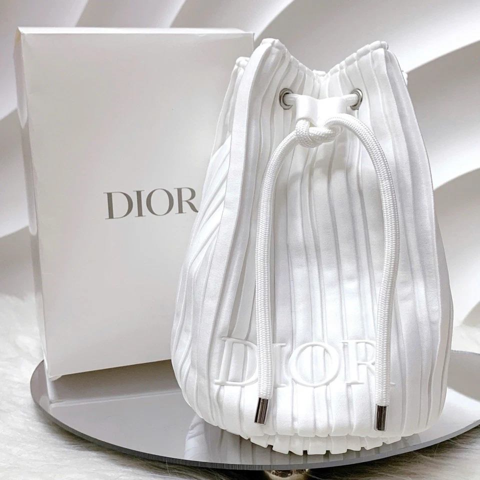 [ PRE-ORDER ] CHRISTIAN DIOR SNOW BRIGHTENING SKINCARE HOLIDAY LIMITED GIFT SET - image 2 of 4