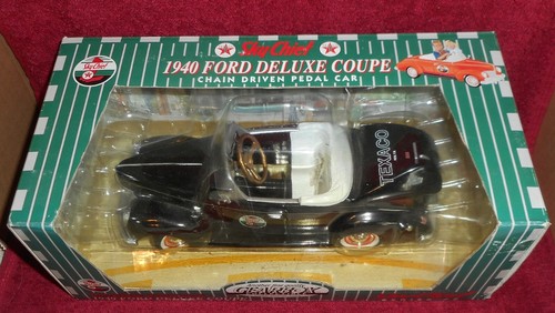 FIRE CHIEF GEARBOX BLACK 1940 FORD DELUXE COUPE LIMITED EDITION BANK NIB - Picture 2 of 6