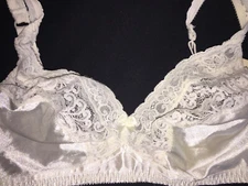 34/35 D VINTAGE WARNERS' LACE CHARMERS Satin Lace Wirefree Women's Bra  - NWT