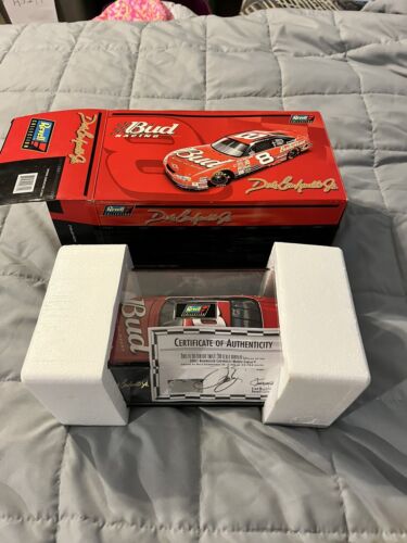DALE EARNHARDT JR #8 BUDWEISER 2002 Chevrolet Monte Carlo REVELL 1:24!!!!!!!
