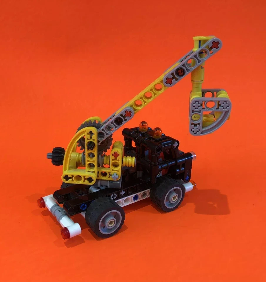 LEGO Technic 8045 Mini Telehandler, photo 2 of 5