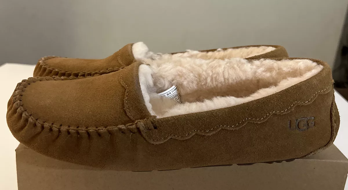 UGG SCALLOPED MOC CHESTNUT SIZE 8 1118841 WOMAN’S SLIPPERS (AUTHENTIC) BRAND NEW