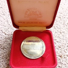 The Queen’s Gallery Buckingham Palace Solid Sterling Silver Medallion Tower Mint