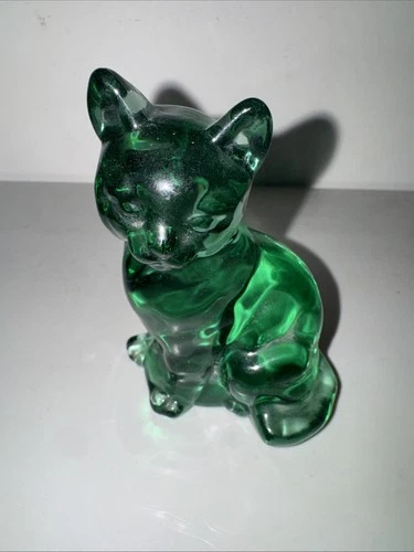 Fenton Art Glass Sitting Cat Figurine Emerald Green Paperweight Vintage
