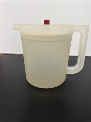 TUPPERWARE CLASSIC ROUND 1.5 QUART PITCHER w/ SERVALIER PUSH BUTTON SEAL