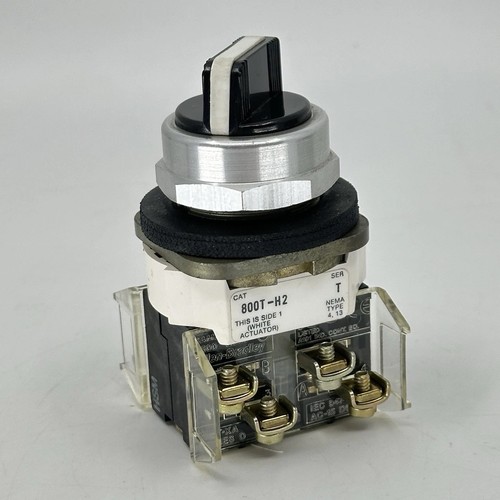 Allen-Bradley 800T-H2B  30mm 2 Position Selector Switch Used Excellent