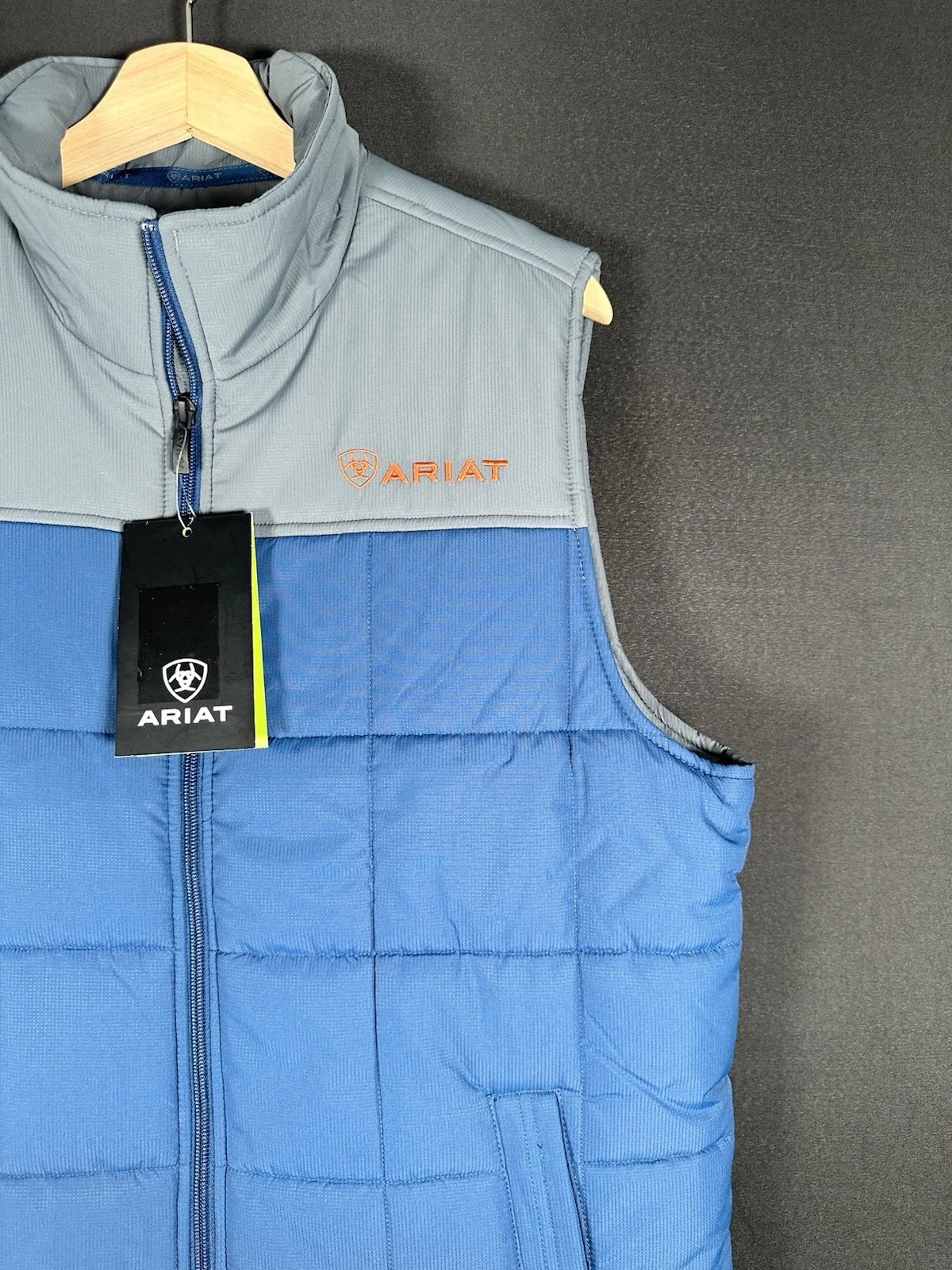 Ariat Men's Crius Insulated Midsummer Night & Rock Climb Vest Size M Brand New
Opens in a new window