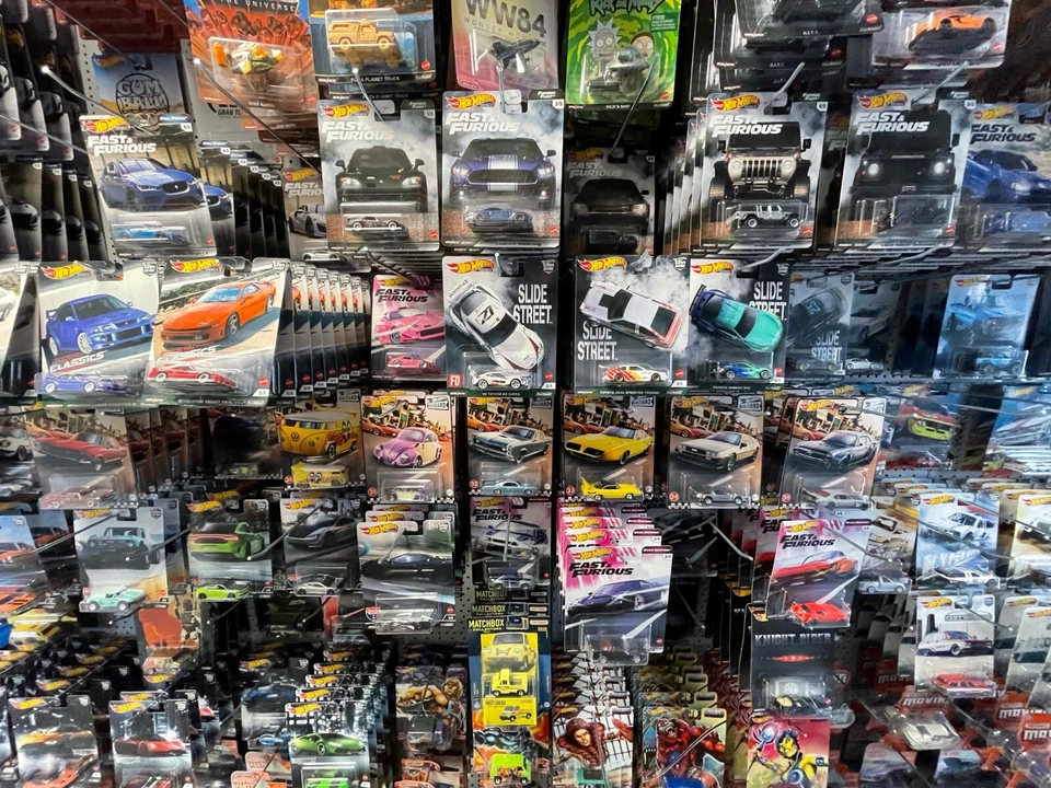 HOT WHEELS PREMIUM CAR CULTURE REAL RIDERS zur Auswahl by RACEFACE-MODELCARS - Bild 1 von 1
