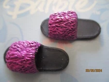 BARBIE DOLL / PAIR OF SHOES: BOOTS, PUMPS ....... (2533)