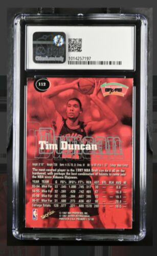 1997-98 Tim Duncan Skybox Premium RC Rookie #112 grado CSG 8,5 quasi nuovo/mt + Spurs - Foto 2 di 2