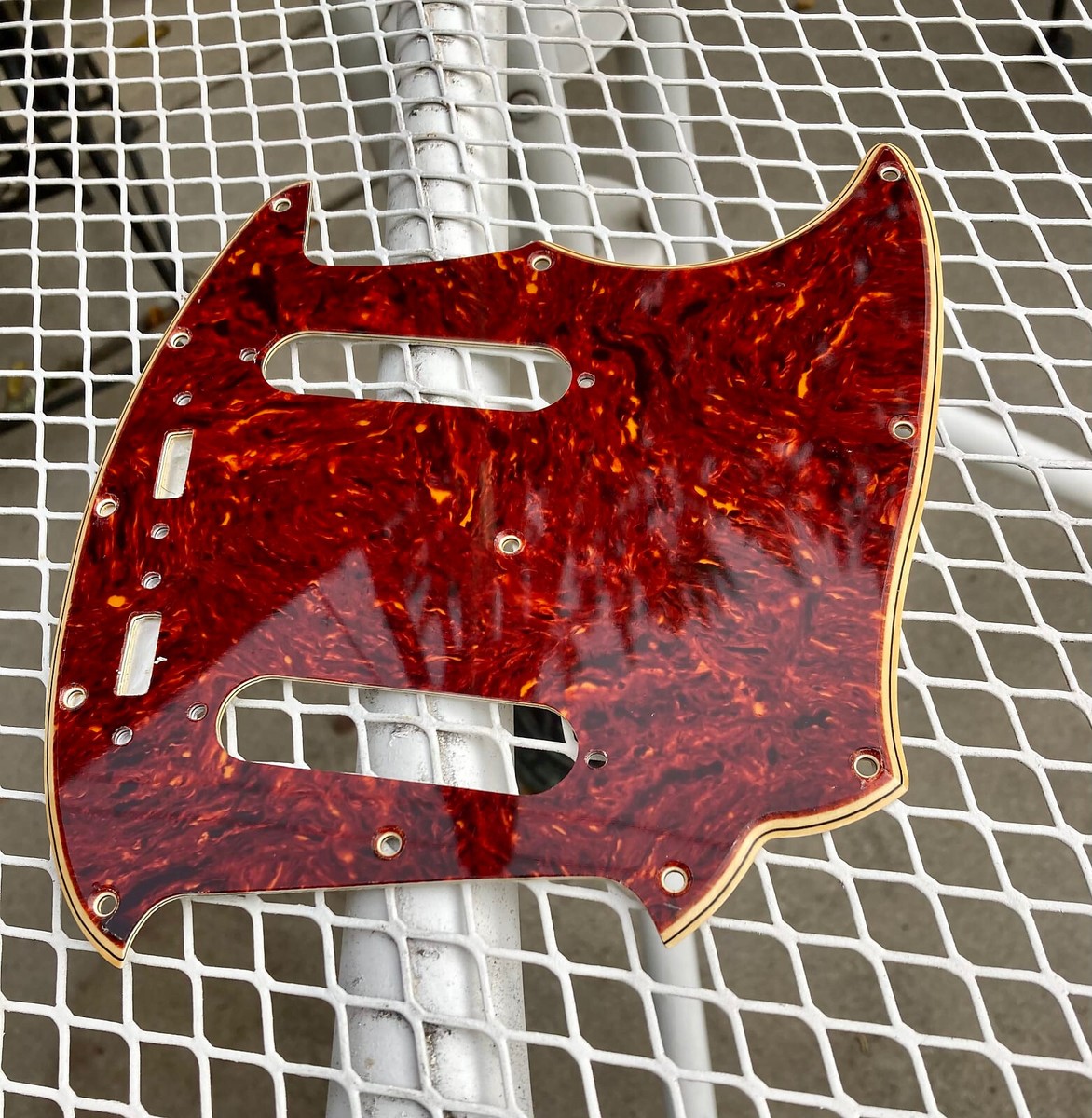 Wide Bevel Aged Edge Tortoise Pickguard for MIJ Fender Mustang '65