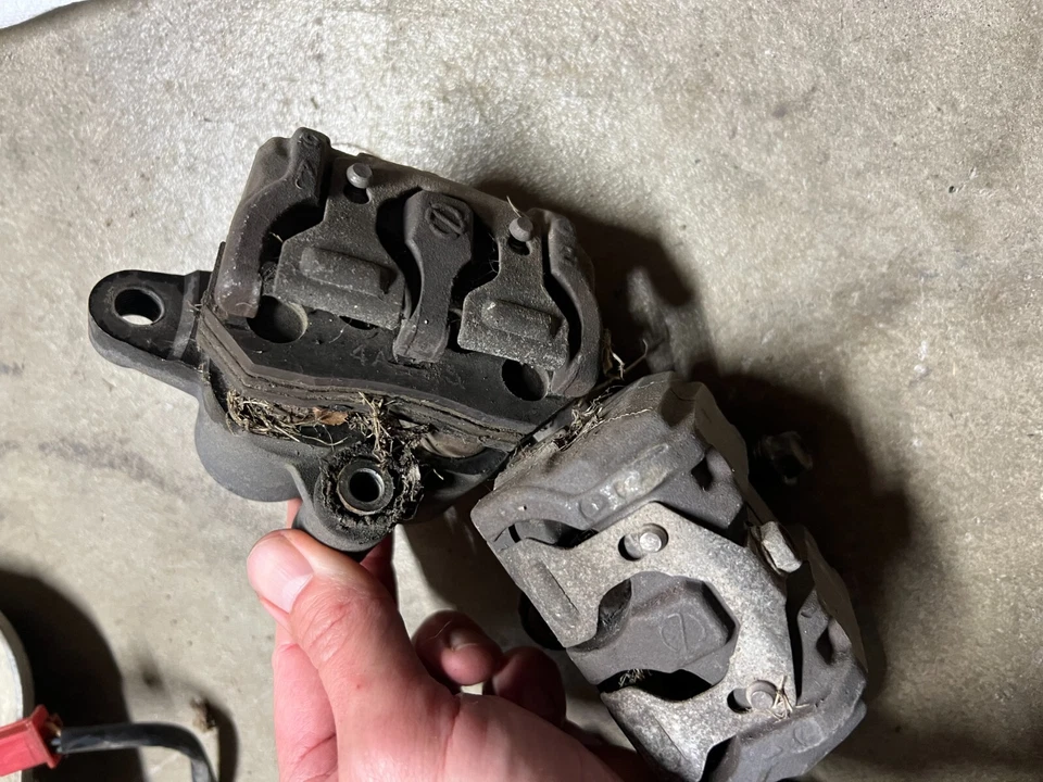 1984 84 Honda VF500 VF500F VF 500 F Interceptor Pair of Front Brake Calipers - Image 4 of 4