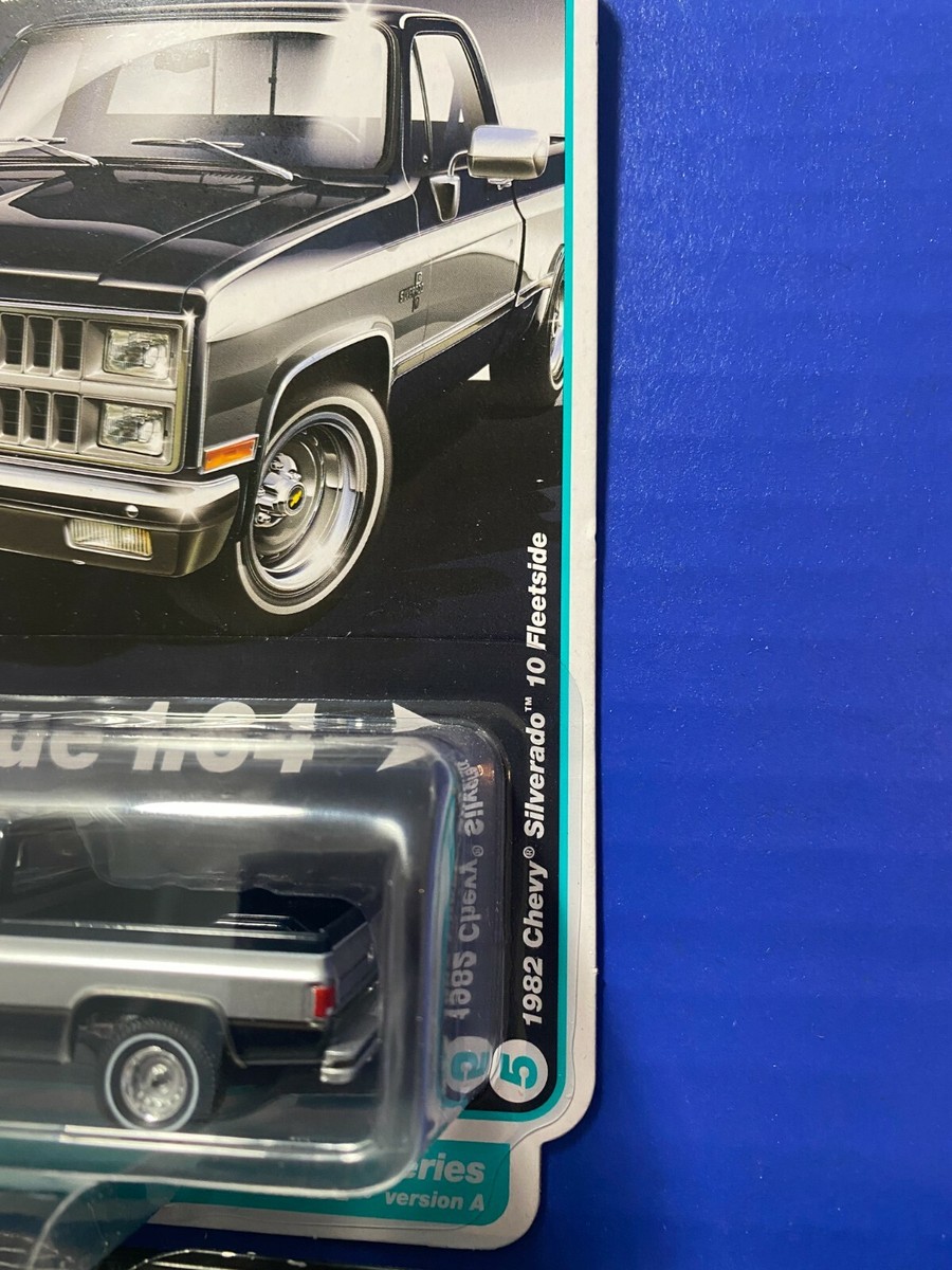1/64 AUTO WORLD MUSCLE TRUCKS 1982 CHEVROLET SILVERADO 10