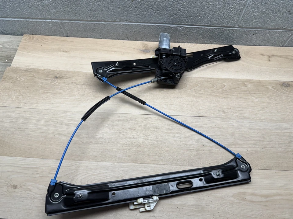 BMW 328I 335I F30 OEM FRONT RIGHT PASSENGER SIDE WINDOW REGULATOR MOTOR - Image 2 of 4
