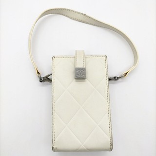 Chanel Pouch Whites 10423333 2674991