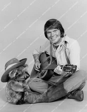 crp-45275 1976 musician country western singer Glen Campbell w koala bear TV Dow