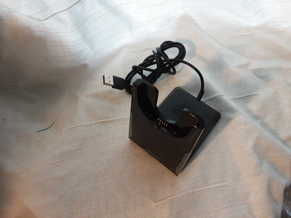 Plantronics 203079-01 Voyager Focus UC B825 Desk Charging Stand Base - - Image 3 of 4