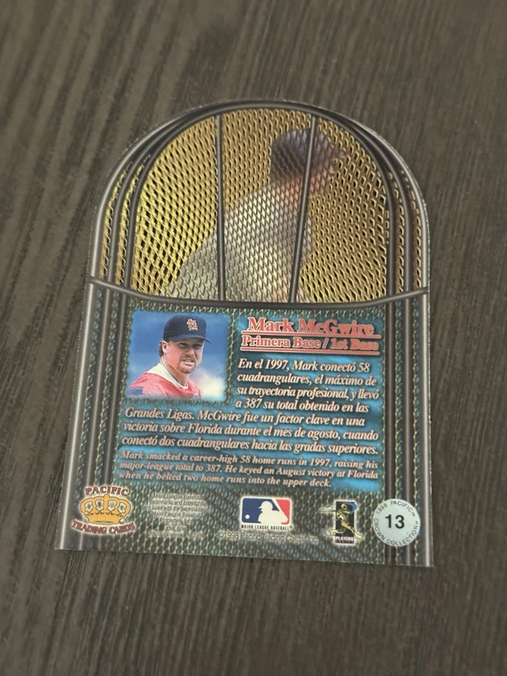 1998 Pacific Crown Collection In the Cage Die-Cut #13 MARK MCGWIRE cartão de beisebol - Imagem 2 de 2