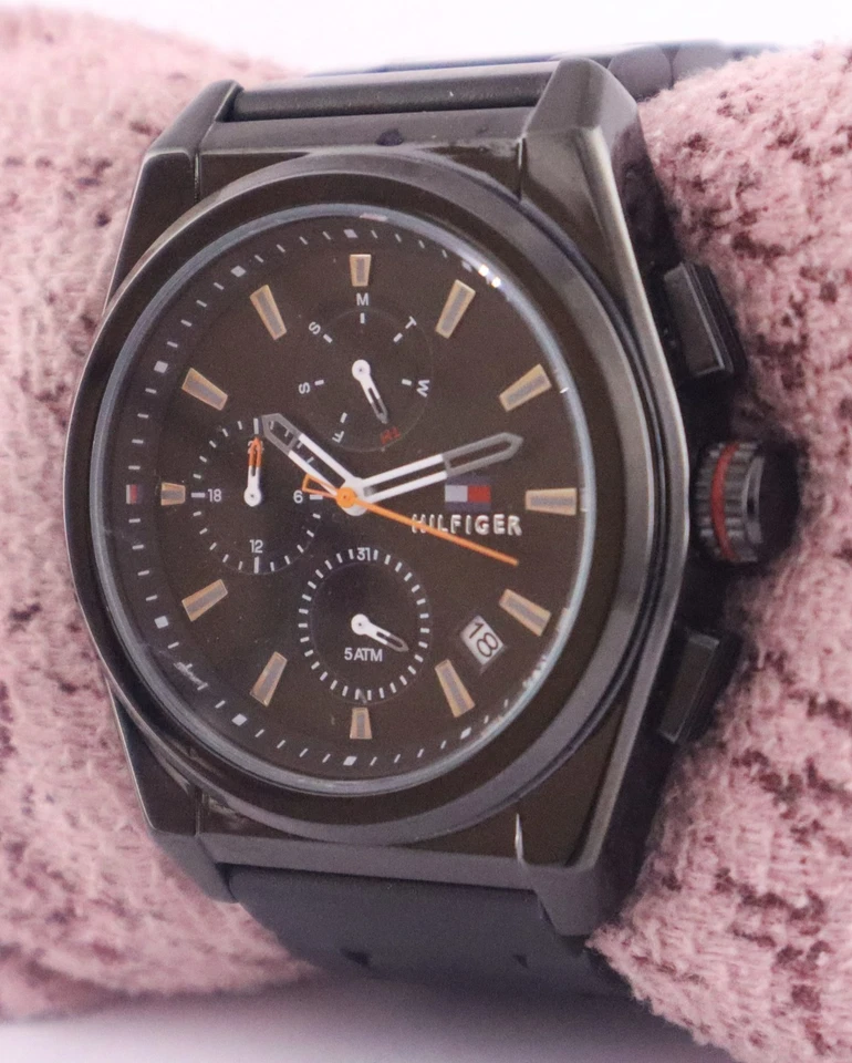 Reloj de pulsera Tommy Hilfiger para hombre cronógrafo esfera negra "fecha" "eleva tu estilo" Foto 2 de 4