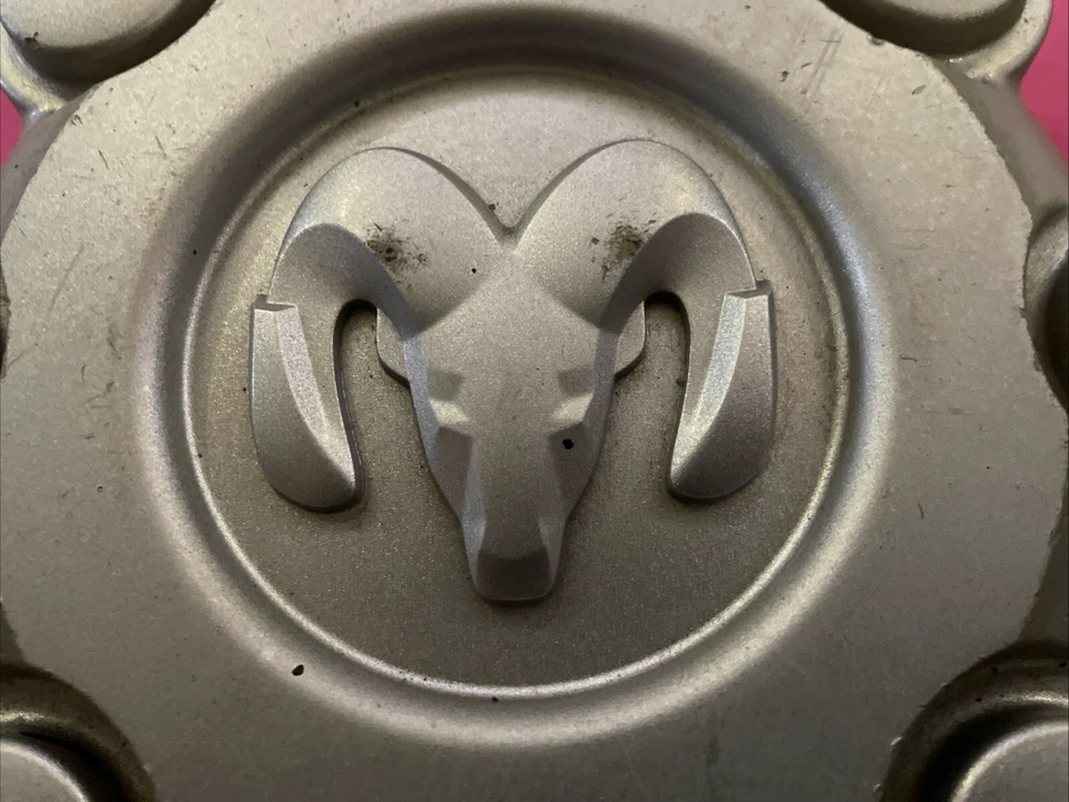 Tapacubos central Dodge Ram Silver 1500 2500 3500 Power Wagon OEM 2003-2012 Foto 2 de 4