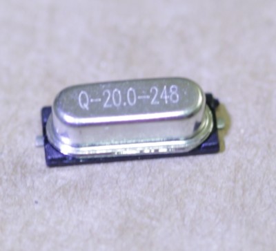 100PCS QVS49P 20.000MHz Crystal XTAL Oscillator HC-49US HC49 Genuine QVS Tech