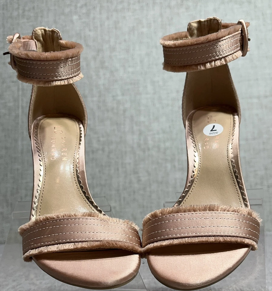 Sandálias femininas LC Lauren Conrad Admirer tamanho 7 M salto bloco blush cetim - Imagem 2 de 4