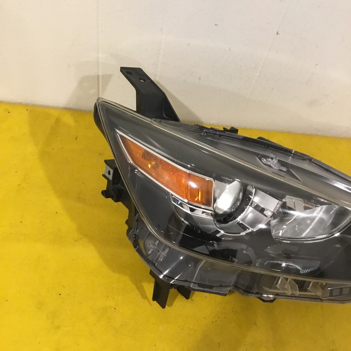 2016 - 2021 MAZDA CX-3 CX3 Right Passenger Side Halogen Headlight