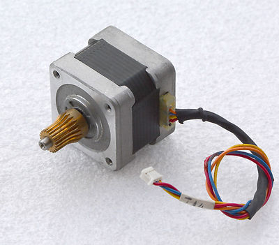 SCHRITTMOTOR STEPMOTOR SANYO DENKI 103-547-5240 STEP MOTOR PERFEKT MOT-02 / SKL