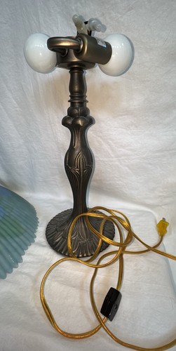 Vtg Glynda Turley Reversed Hand-Painted Floral Hydrangeas Parlor Table Lamp 1999 - Picture 2 of 20