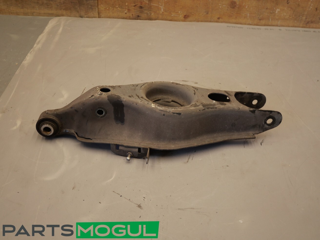2014-2020 MASERATI GHIBLI REAR RIGHT SIDE LOWER CONTROL ARM SPRING PERCH OEM