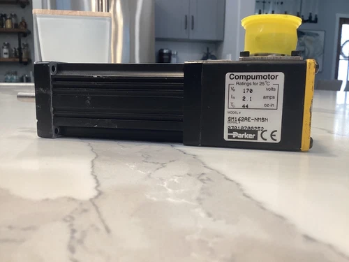 PARKER SM Series Servo Motor SM162 AE-NMSN. 170 volts / 2.1 amps / 44 oz-in