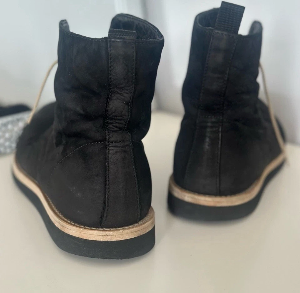 Hombres Cómodos Botines de Cuero Negro con Suelas Blancas Talla US11/EUR44 Foto 4 de 4