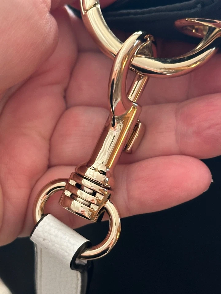 BOLSO MENSAJERO HENRI BENDEL JET SETTER CORREA LARGA AJUSTABLE - ¡NUEVO PRECIO MÁS BAJO!! Foto 2 de 4