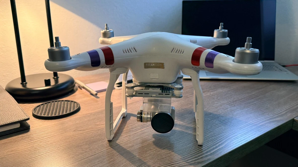 PHANTOM 3 PROFESSIONAL ドローンファントムⅢプロ　美品 Amazon.com: DJI Phantom 3 Professional Quadcopter 4K UHD Video