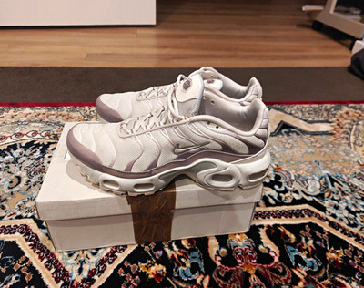 Nike Air Max Plus TN Herren Sneaker Low Top Schnürung EU 38,5 Weiß Lila
