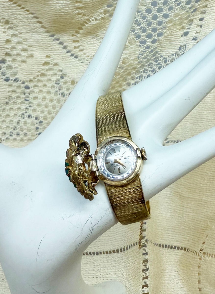 NAVA 14K GOLD 17 JEWEL INCABLOC WRISTWATCH WITH EMERALD ACCENTS