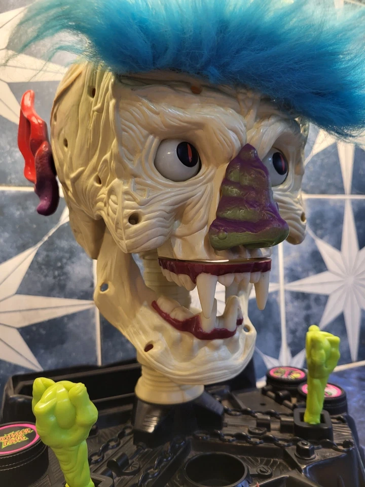 Rare Vintage Hasbro Monster Face Skull + 17 Parts Creepy Horror Game 1993 - Image 4 of 4