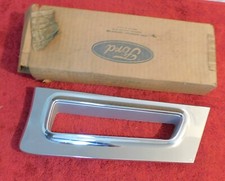 1973-1978 Ford Custom Galaxie LTD Brougham Landau NOS RH FRONT FENDER LAMP BEZEL