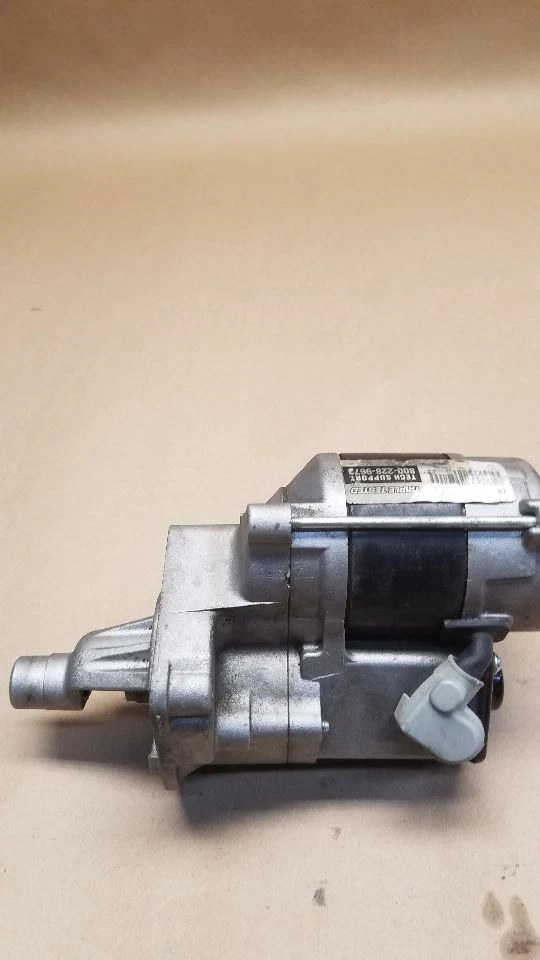 Motor de arranque usado se adapta a: Chrysler Town & Country 2004 pin conector tipo estrecho Foto 2 de 4