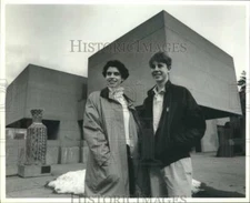 1990 Press Photo High School Art Student Sona Von Hunke at Everson Museum