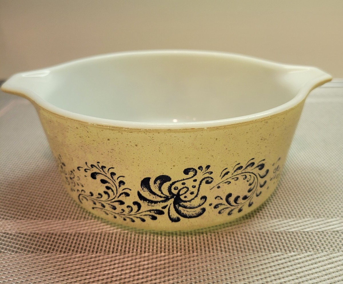 Vintage 1 1/2 pint Pyrex 472 Homestead Casserole Ovenware Baking
