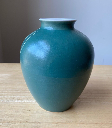 Vintage 6" Green Sgraffito Profile Vase - Attributed to Waylande Gregory - VGUC - Picture 2 of 6