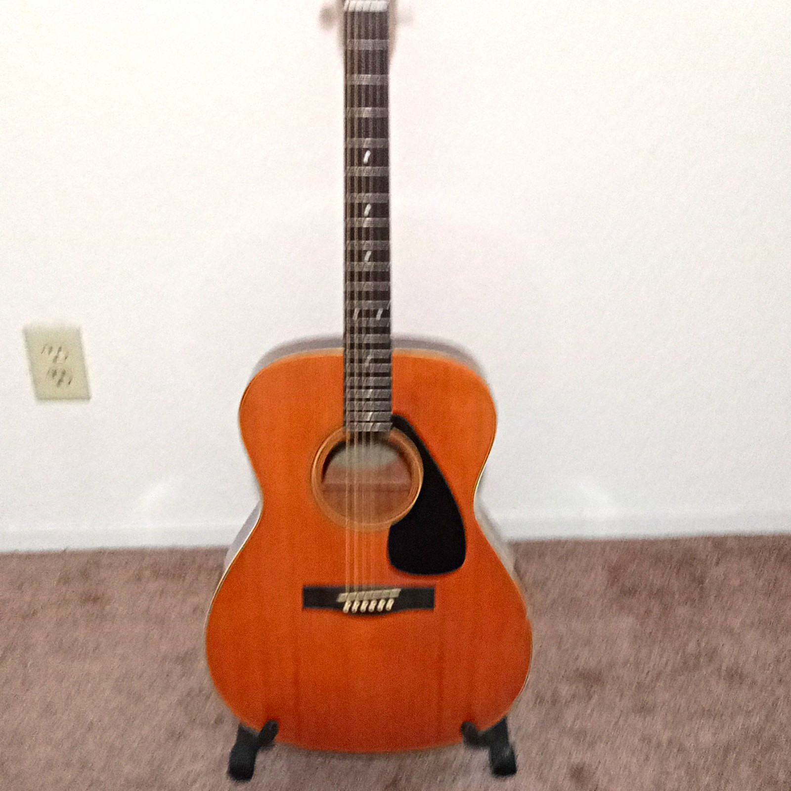 Yamaha SJ 180 acoustic guitar, with chipboard case, made in Taiwan
