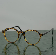 Vintage 1980s Keyhole Squire-Bloc Eyeglasses - Color: Demi-Blonde Tort and Black